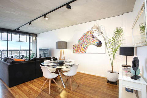 NGV Art Centre Retreat - StayCentral - Kalgoorlie Accommodation 0