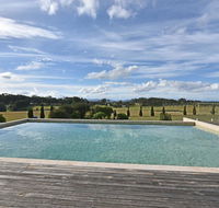 Noble Willow Homestead Lovedale. Super Spacious with views and pool - Kalgoorlie Accommodation