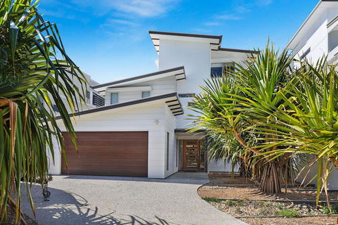 NORTHSHOR- ULTIMATE BEACH HOUSE - Kalgoorlie Accommodation 1