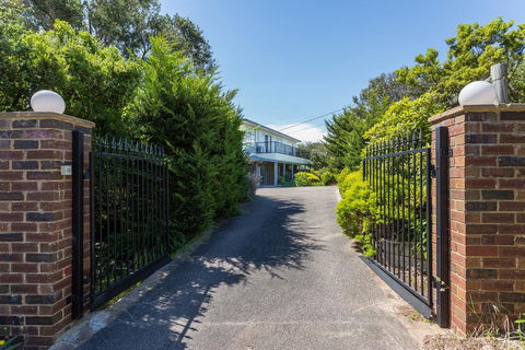 Ocean Breeze Retreat - With Spa And Space - Kalgoorlie Accommodation 1