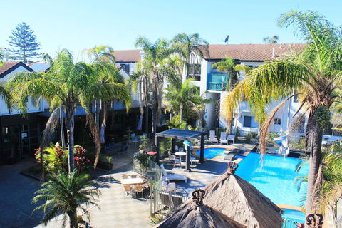 Oceanside Hawks Nest - Kalgoorlie Accommodation 1