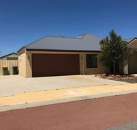 Ohana HQ - Family Getaway - Kalgoorlie Accommodation