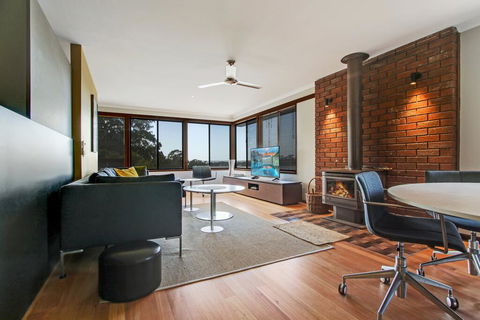 On The Hill At Metung - Kalgoorlie Accommodation 3