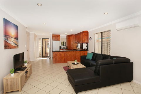 Oomoo 27b - 4 BDRM Townhouse - Close To Beaches - Kalgoorlie Accommodation 3
