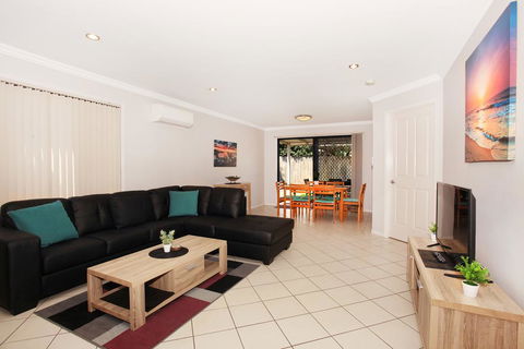 Oomoo 27b - 4 BDRM Townhouse - Close To Beaches - Kalgoorlie Accommodation 2
