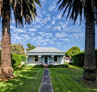 Palm Cottage - Pet Friendly Victorian Cottage