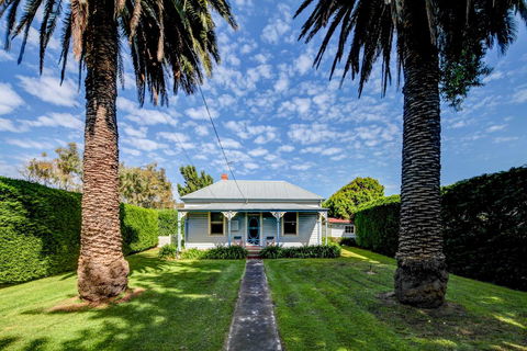 Palm Cottage - Pet Friendly Victorian Cottage - Kalgoorlie Accommodation 0