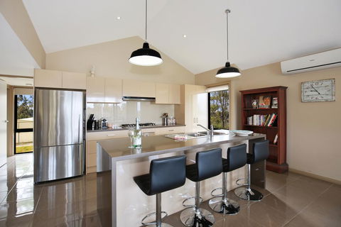 Panorama @ The Lake - Pet Friendly - 15 Mins To Hyams Beach - Kalgoorlie Accommodation 3