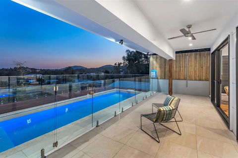Panoramic Views Villa Birdwood Terrace 4 Bedroms - Toowong - Kalgoorlie Accommodation 0