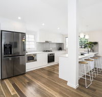 Park Avenue Terrace House Sleeps 9 - Kalgoorlie Accommodation