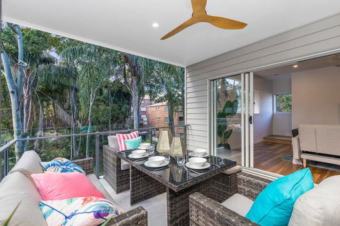 Park Avenue Townhouse Retreat Brisbane Sleeps 10 - Kalgoorlie Accommodation 2