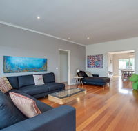 Paws Up Poolside - Kalgoorlie Accommodation