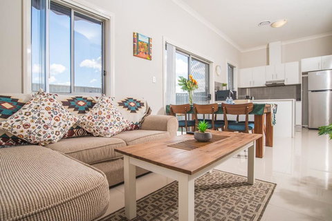 PEACEFUL 2Kingbed RootyHill Townhouse Near Station - Kalgoorlie Accommodation 0