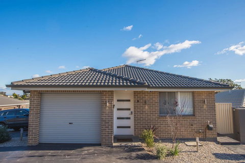PEACEFUL 2Kingbed RootyHill Townhouse Near Station - Kalgoorlie Accommodation 2