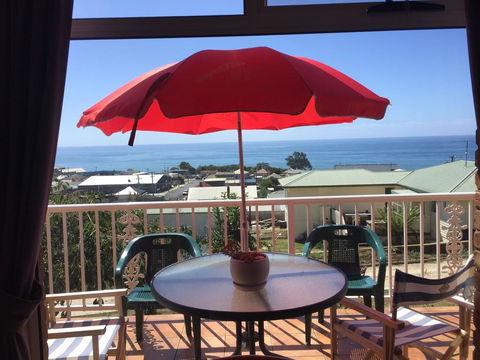 Penguin Seaside Homestay - Kalgoorlie Accommodation 0