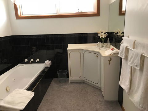Penguin Seaside Homestay - Kalgoorlie Accommodation 3