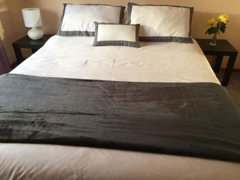 Penguin Seaside Homestay - Kalgoorlie Accommodation 2