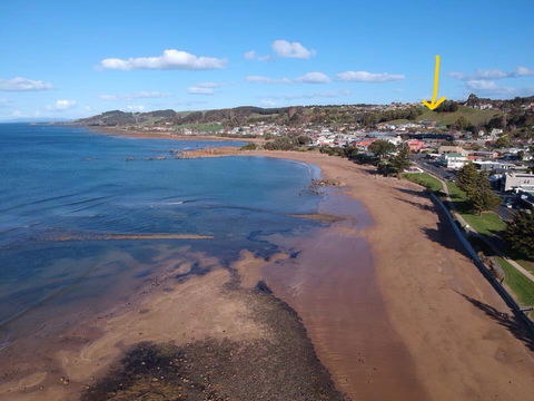 Penguin Seaside Homestay - Kalgoorlie Accommodation 1