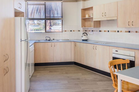 PERFECTLY POSITIONED BEACHFRONT APARTMENT-GREAT LOCATION WITH OCEAN VIEWS - Kalgoorlie Accommodation 1
