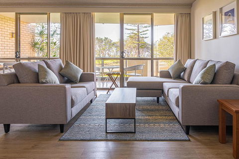 PERFECTLY POSITIONED BEACHFRONT APARTMENT-GREAT LOCATION WITH OCEAN VIEWS - Kalgoorlie Accommodation 3