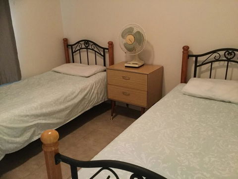 Pet Friendly Lowset Home With Room For A Boat, Wattle Ave, Bongaree - Kalgoorlie Accommodation 3