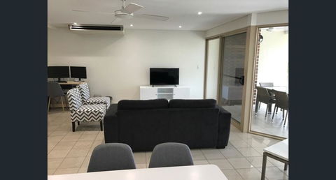 Phil's Place On Airlie - Kalgoorlie Accommodation 3