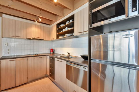Pinot - Kalgoorlie Accommodation 1