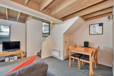 Pinot - Kalgoorlie Accommodation 3