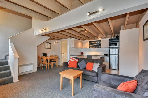 Pinot - Kalgoorlie Accommodation 0