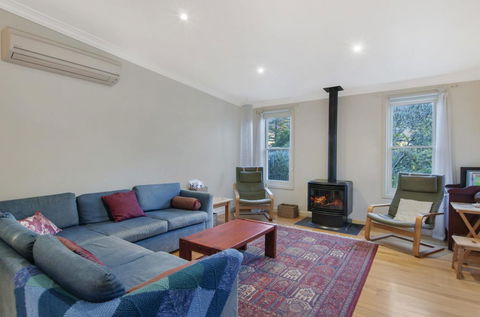 Plovers Rest - Central 3 Bedroom Cottage With Small Orchard - Kalgoorlie Accommodation 3