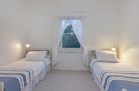 Plovers Rest - Central 3 Bedroom Cottage With Small Orchard - Kalgoorlie Accommodation 2