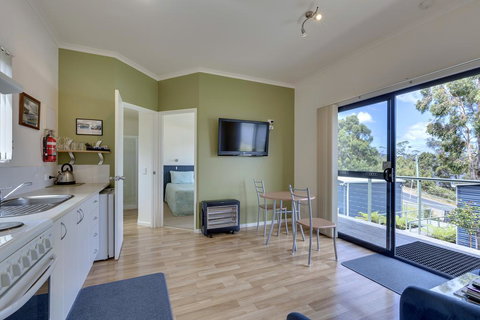 Port Huon Cottages - Kalgoorlie Accommodation 2