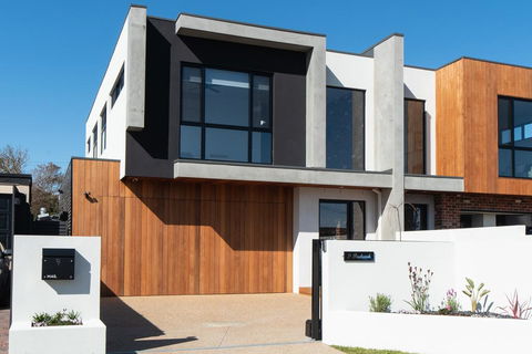 Portrush Luxury B&B - Kalgoorlie Accommodation 1