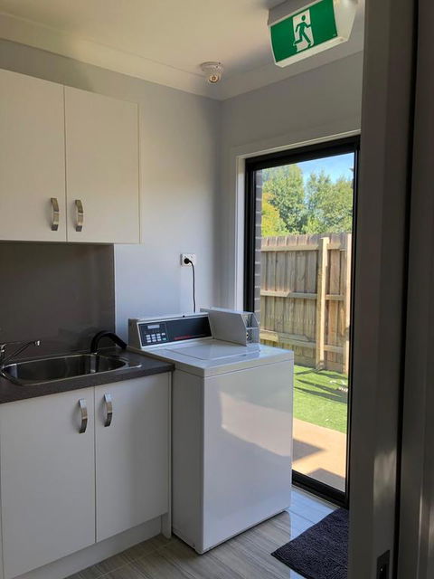 Private Studio - Kalgoorlie Accommodation 3