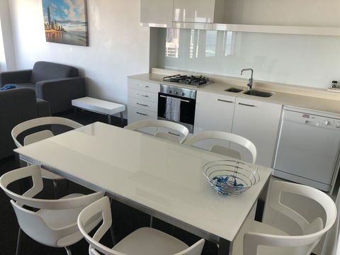 Q1 1 Bedroom Apartment On 30th Floor - Kalgoorlie Accommodation 0