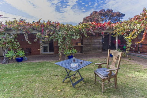Quilters Studio - Kalgoorlie Accommodation 0