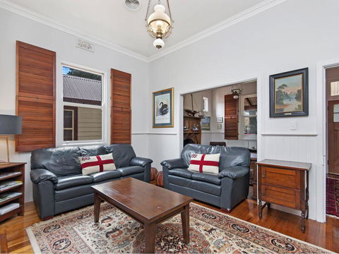 Railway Cottage - Kalgoorlie Accommodation 1