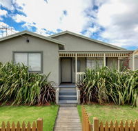 Reardon Place - moments from the family friendly Pea Soup Cove