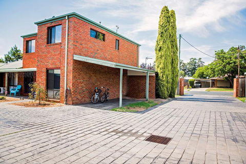 Regent Retreat - Echuca Moama Holiday Accommodation - Kalgoorlie Accommodation 2