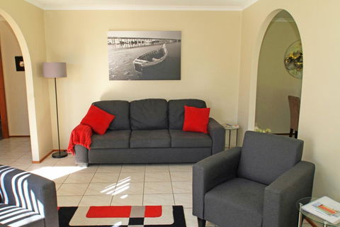 Relax And Unwind In Badgee - Kalgoorlie Accommodation 2