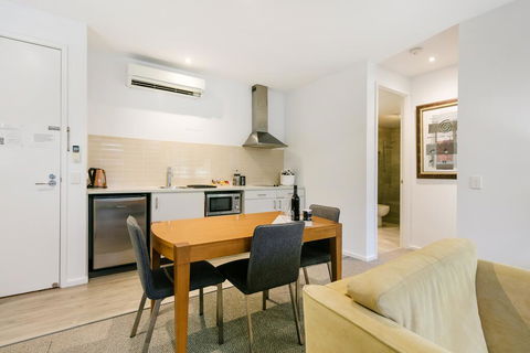 Relax At 54 - Kalgoorlie Accommodation 1