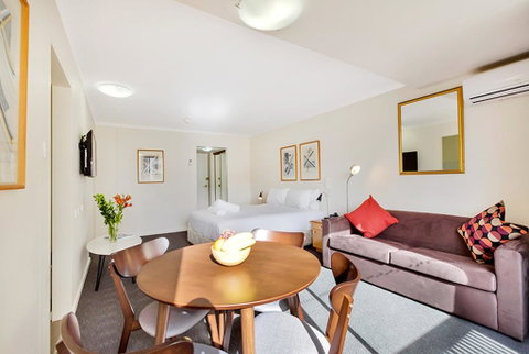 Renovated Stylish Studio - Kalgoorlie Accommodation 1