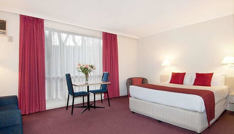 Ringwood Lake Inn - Kalgoorlie Accommodation 1