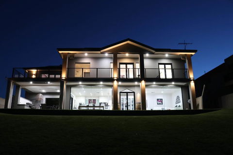 River Devine - Kalgoorlie Accommodation 1