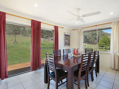 Rosa Estate In Broke - Two 3br House In Walking Distance To Cellar Doors - Kalgoorlie Accommodation 3