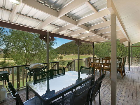 Rosa House In Broke, 4br House In Walking Distance To Cellar Doors - Kalgoorlie Accommodation 0