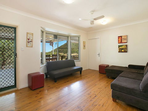 Rosa House In Broke, 4br House In Walking Distance To Cellar Doors - Kalgoorlie Accommodation 3