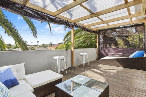 SANTORINI BEACH HOUSE - SAFETY BEACH - Kalgoorlie Accommodation 3
