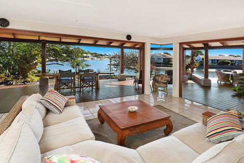 SCHMAN55-WATERFRONT, RESORT-STYLE ENTERTAINER - Kalgoorlie Accommodation 0