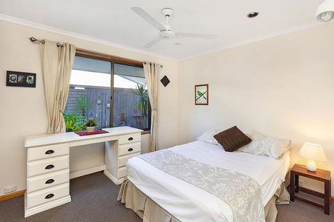 SCHMAN55-WATERFRONT, RESORT-STYLE ENTERTAINER - Kalgoorlie Accommodation 3